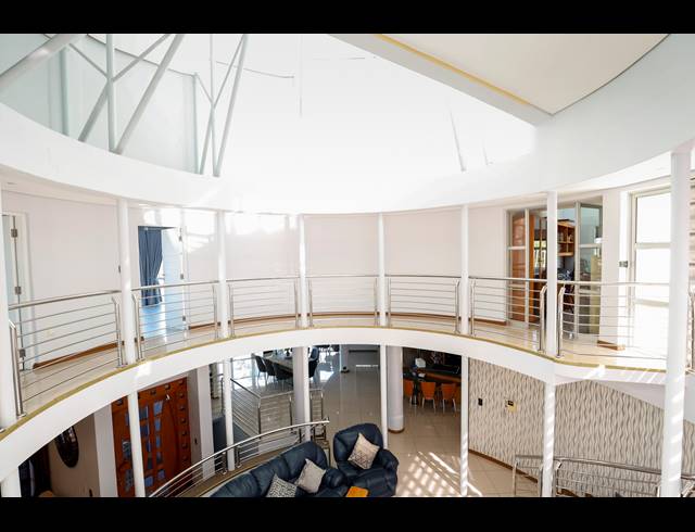 5 BEDROOM HOUSE FOR SALE IN UMHLANGA CENTRAL